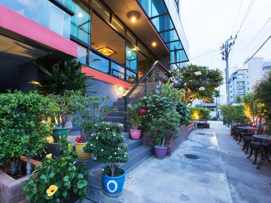 B2 Bangkok - Srinakarin Hotel Exterior photo